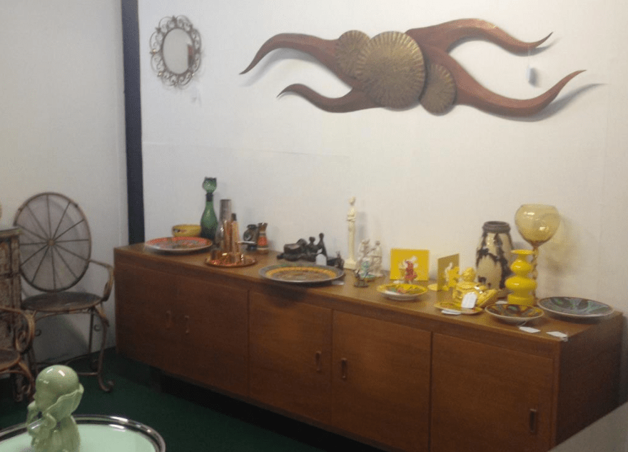 Antique centre